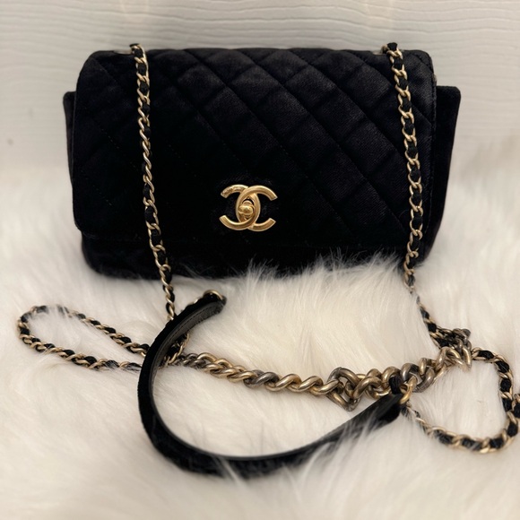 CHANEL Velvet Quilted Small Camellia Flap Black - Picture 2 of 11